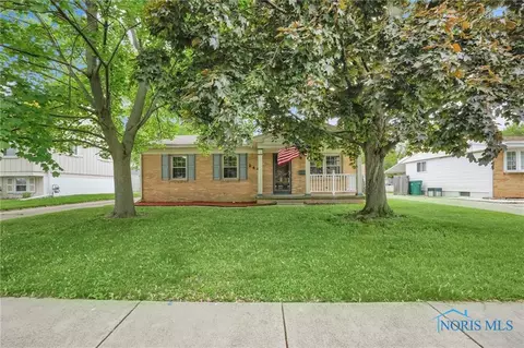 2448 Maryland Pl, Northwood, OH 43619