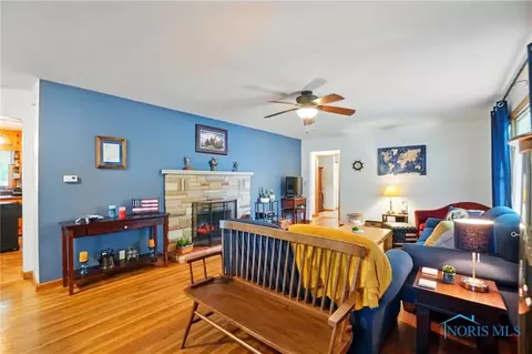 402 N Grand Ave, Ada, OH 45810 photo 4