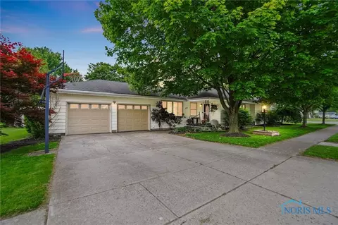 402 N Grand Ave, Ada, OH 45810