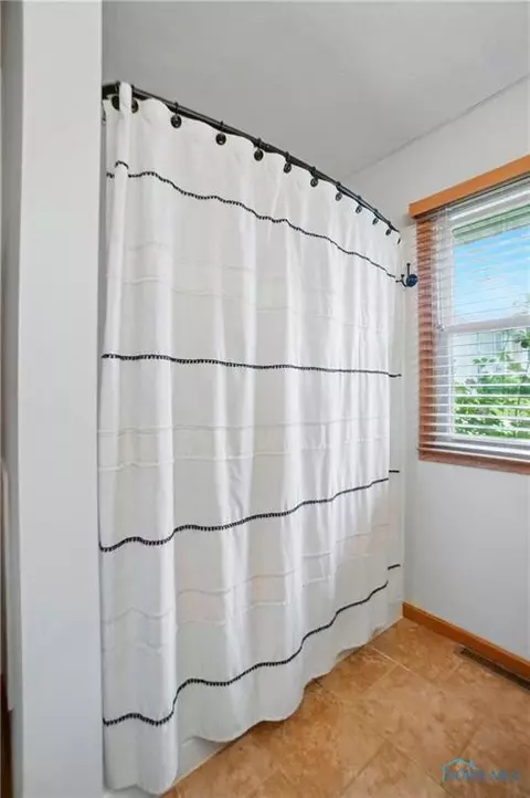 402 N Grand Ave, Ada, OH 45810 photo 25