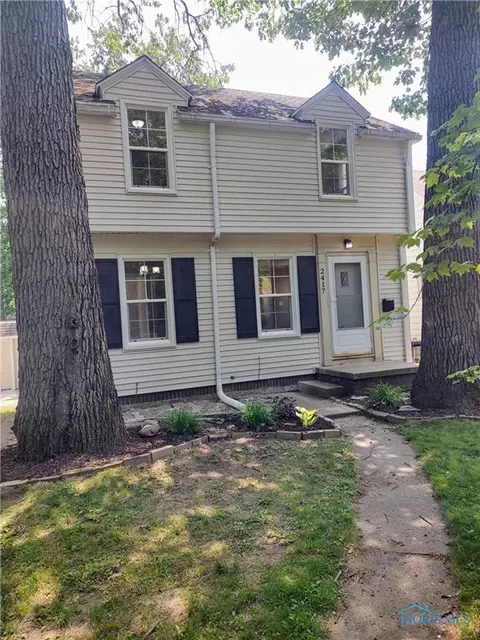 2417 Lambert Dr, Toledo, OH 43613