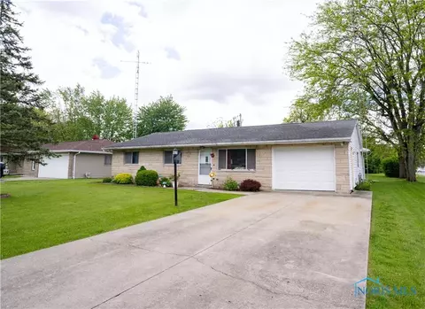 1700 Elmwood Dr, Defiance, OH 43512