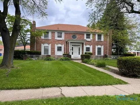 5360 Cresthaven Ln, Toledo, OH 43614
