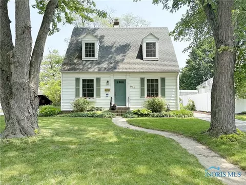 932 N Grove St, Bowling Green, OH 43402