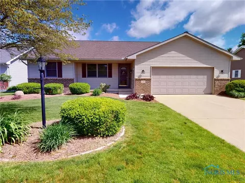38 Foxrun Dr, Fremont, OH 43420