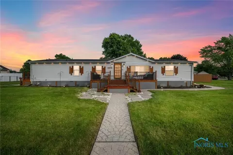1204 Bedford Woods Dr, Toledo, OH 43615