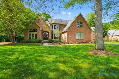 8917 Royal Oak Dr, Holland, OH 43528