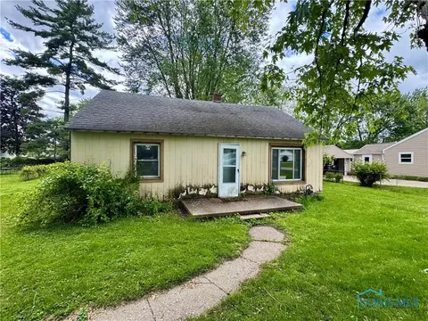 630 S Hill Park Dr, Holland, OH 43528