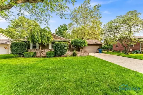 838 Liberty Dr, Waterville, OH 43566