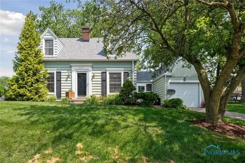 2517 Eastmoreland Dr, Oregon, OH 43616