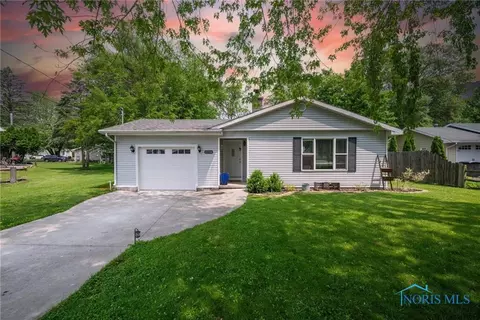 23704 E Second St, Grand Rapids, OH 43522