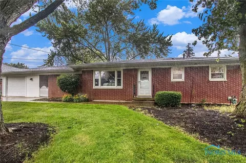 1050 Schreier Rd, Rossford, OH 43460
