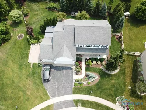 4242 Stratford Ct, Sylvania, OH 43560