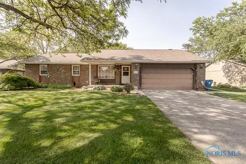 836 Liberty Dr, Waterville, OH 43566