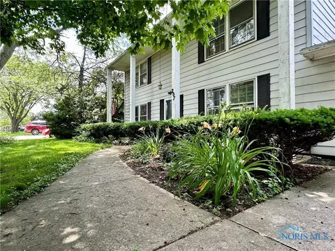 207 Huntington Dr, Bryan, OH 43506