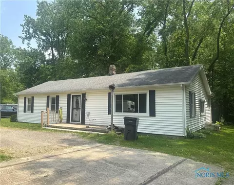 10555 Angola Rd, Swanton, OH 43558