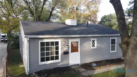 2534 Arletta St, Toledo, OH 43613