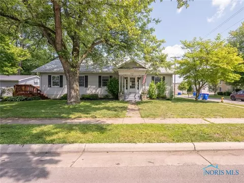 7102 Hall St, Holland, OH 43528