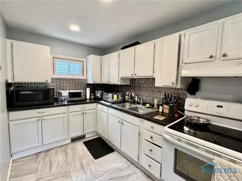 335 N Cherry St, Bryan, OH 43506 photo 2