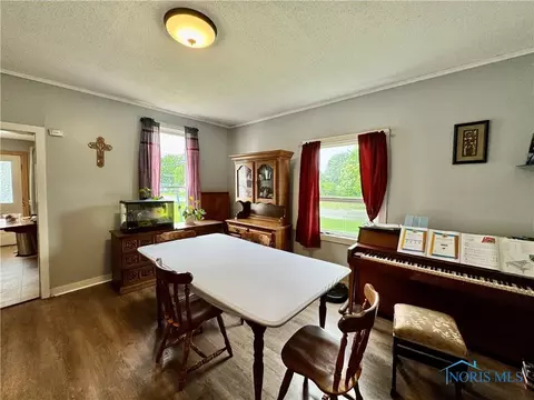 335 N Cherry St, Bryan, OH 43506 photo 6