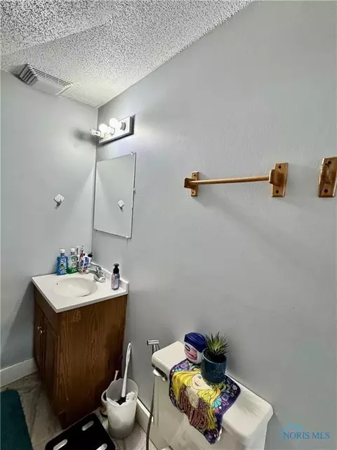 335 N Cherry St, Bryan, OH 43506 photo 15