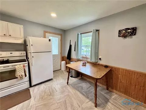 335 N Cherry St, Bryan, OH 43506 photo 4