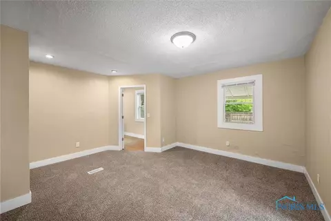 902 Coventry Ave, Toledo, OH 43607 photo 17