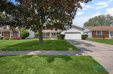 864 Maple Ln, Waterville, OH 43566 photo 2