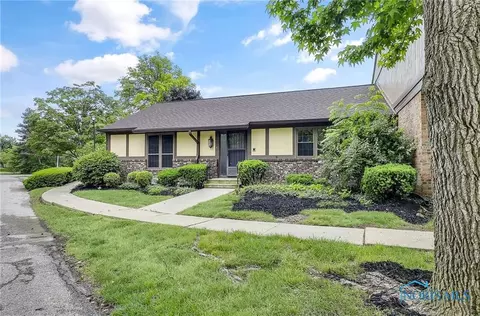 4 Knollwood Dr, Perrysburg, OH 43551