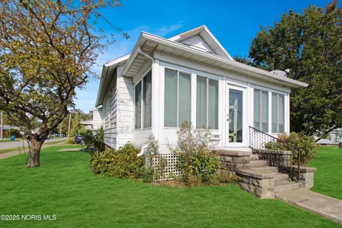 1201 E 3rd St, Port Clinton, OH 43452