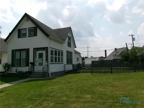 132 Oak St, Rossford, OH 43460