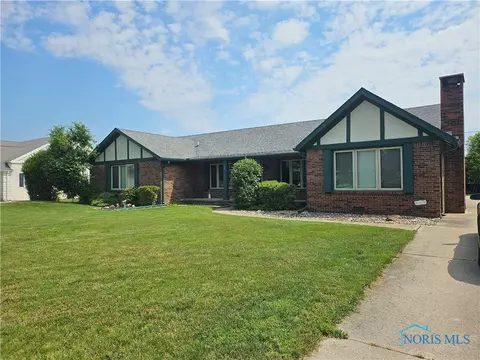 110 Harbor Point Rd, Rossford, OH 43460
