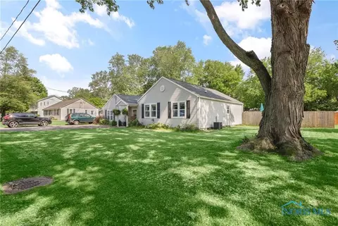 6564 Blossman Rd, Toledo, OH 43617