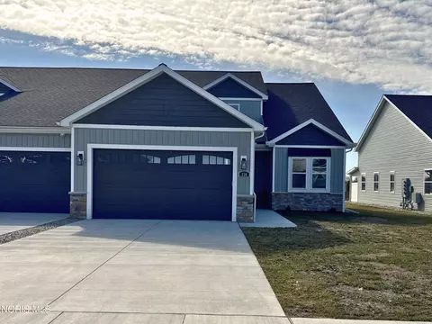 230 S Bridge Rd, Northwood, OH 43619