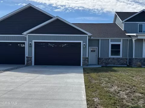 238 S Bridge Rd, Northwood, OH 43619