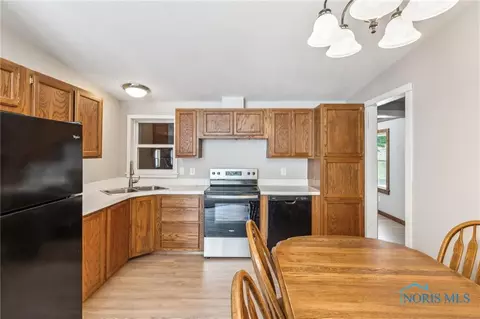 304 Wise St, Forest, OH 45843 photo 3