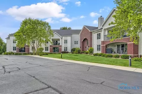 3040 Byrnwyck #201, Maumee, OH 43537