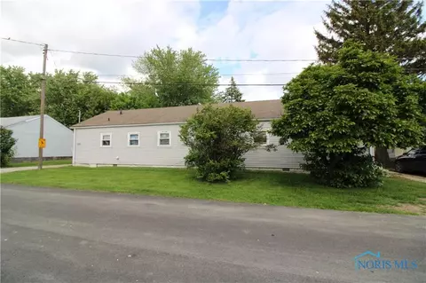 335 Superior Ct, Port Clinton, OH 43452