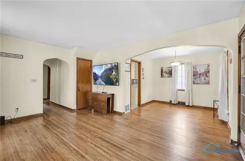 806 Evesham Ave, Toledo, OH 43607 photo 5