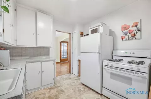 806 Evesham Ave, Toledo, OH 43607 photo 8