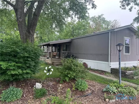 77 W Foxrun, Holland, OH 43528