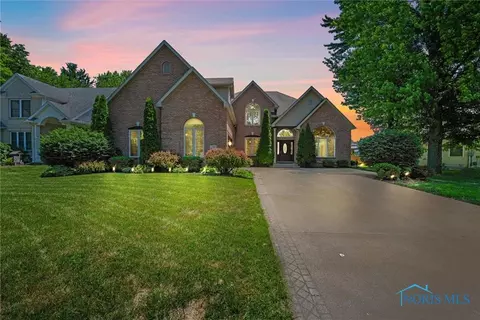 710 High Pines Dr, Toledo, OH 43615