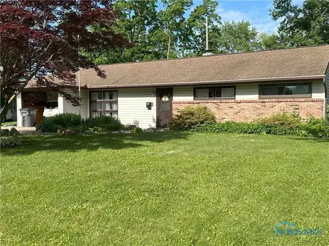 5916 E Benalex Dr, Toledo, OH 43612