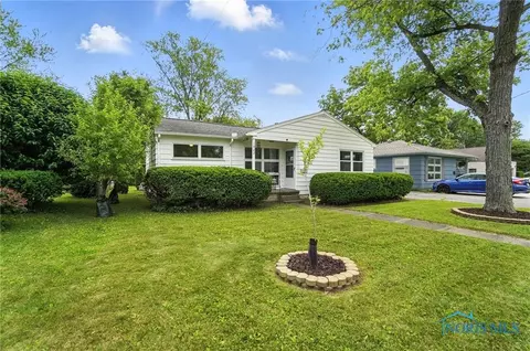 1022 Clough St, Bowling Green, OH 43402