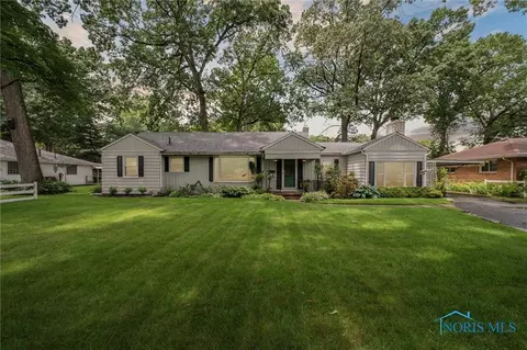 4931 Oakridge Dr, Toledo, OH 43623