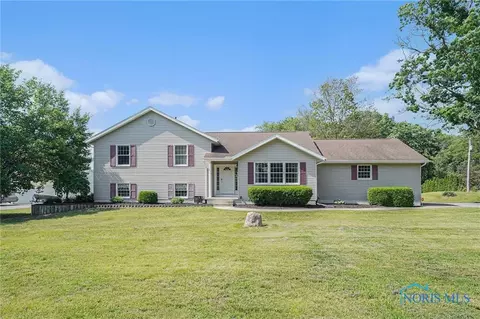 9064 Frankfort Rd, Holland, OH 43528
