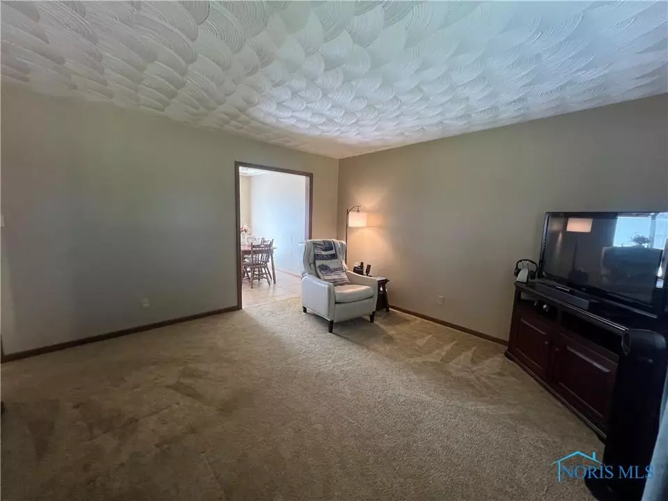  565 County Road 242, Fremont, OH 43420 photo 6