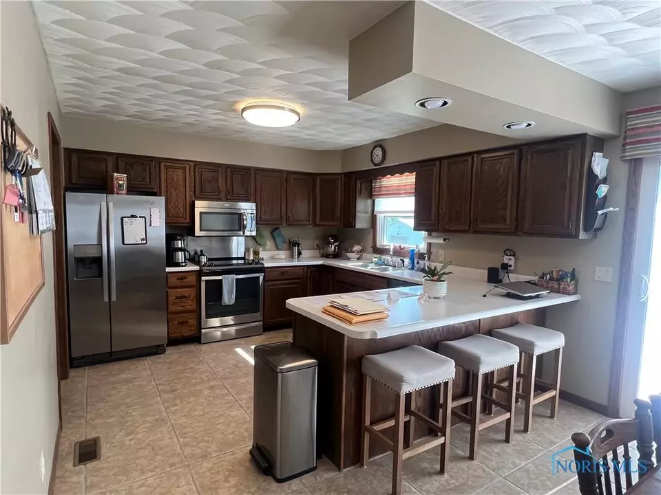  565 County Road 242, Fremont, OH 43420 photo 9