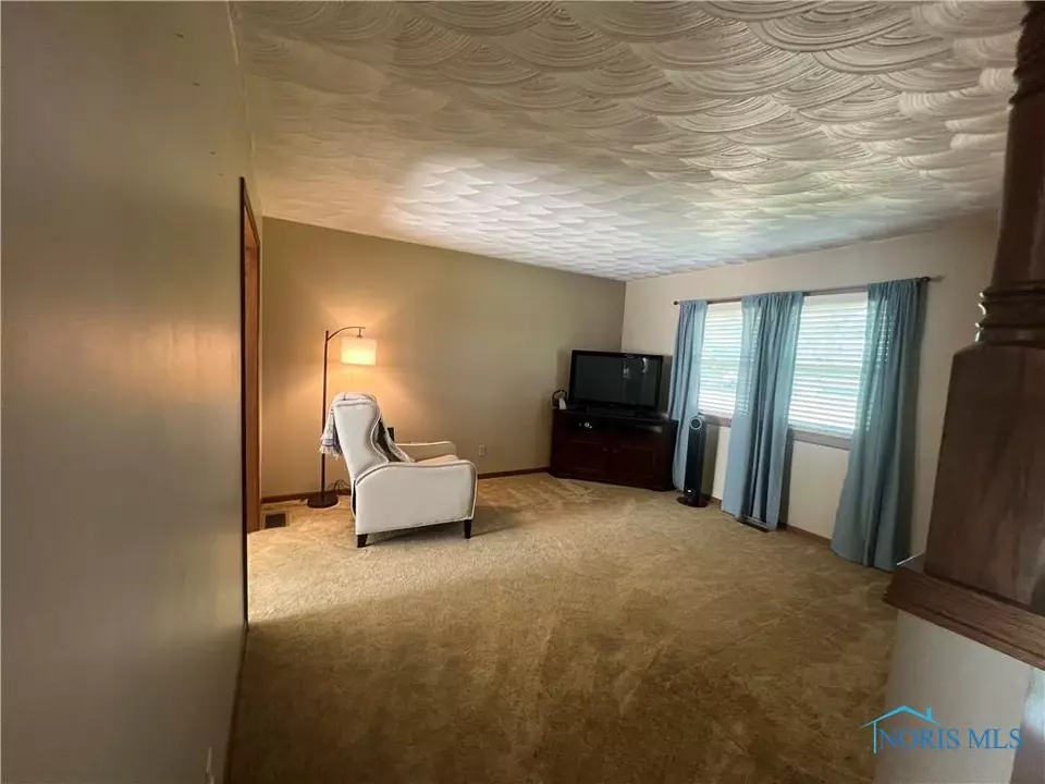  565 County Road 242, Fremont, OH 43420 photo 4