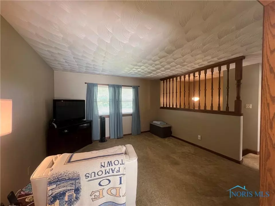  565 County Road 242, Fremont, OH 43420 photo 5